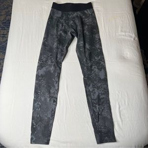 Lululemon license to train ltt tight 27" size small mens tactile print black